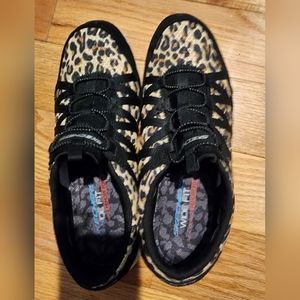 Skechers Size 7.5 Women's Leopard Shoes